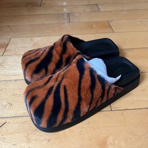 Charles & Keith NWT - Mules